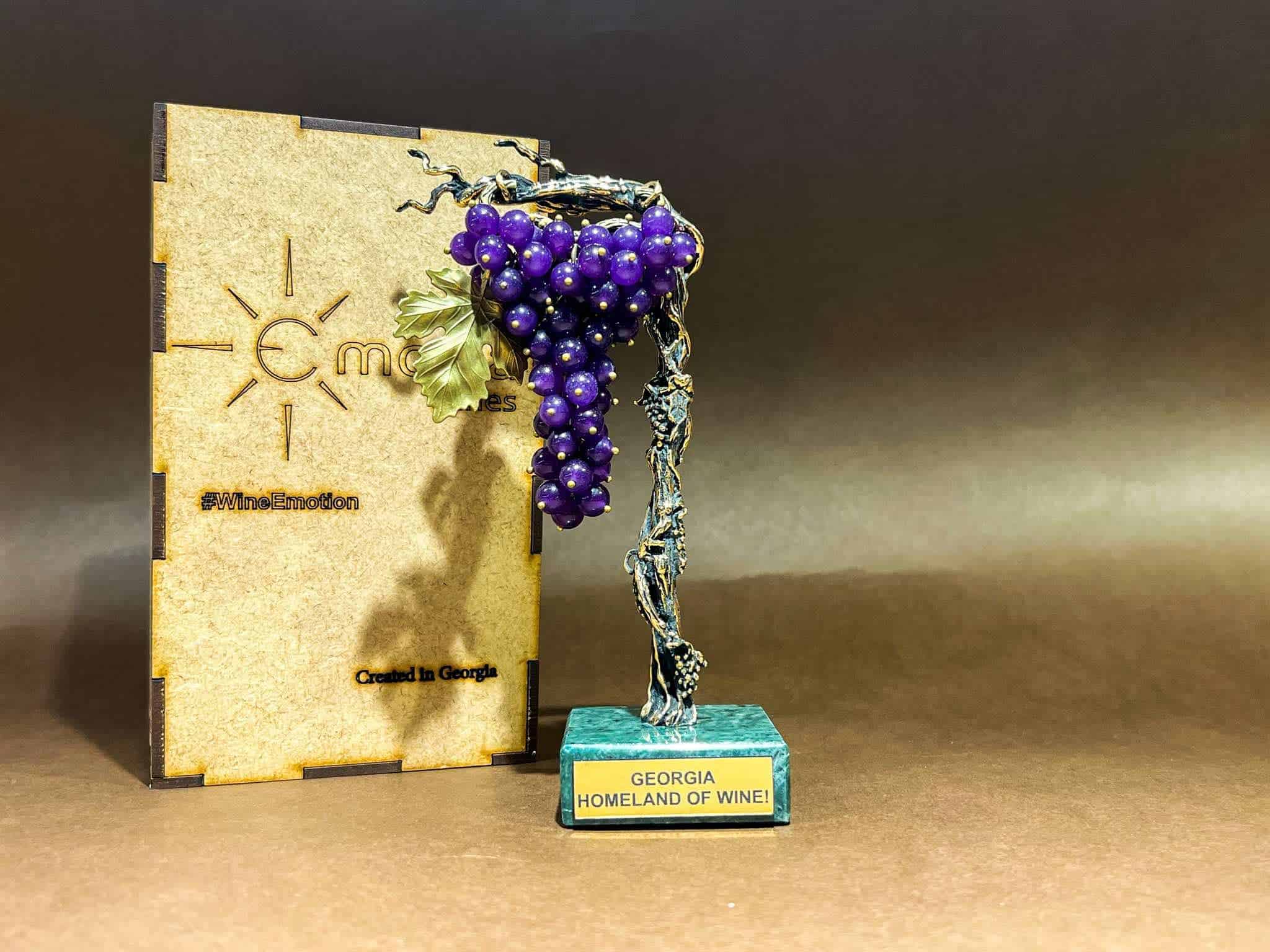 Bronze souvenir "Vine and Grape saferavi"